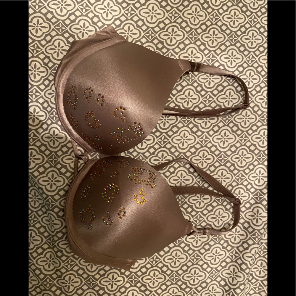 Victoria’s Secret bombshell bra